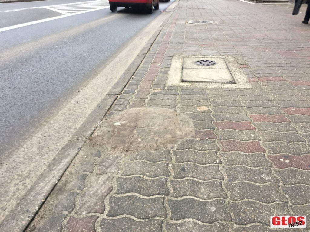 ZNIKNĘŁY ŚMIETNIKI PRZY DROGACH POWIATOWYCH W OSTRÓDZIE - INFORMACJA MIASTA 7 Img 2352