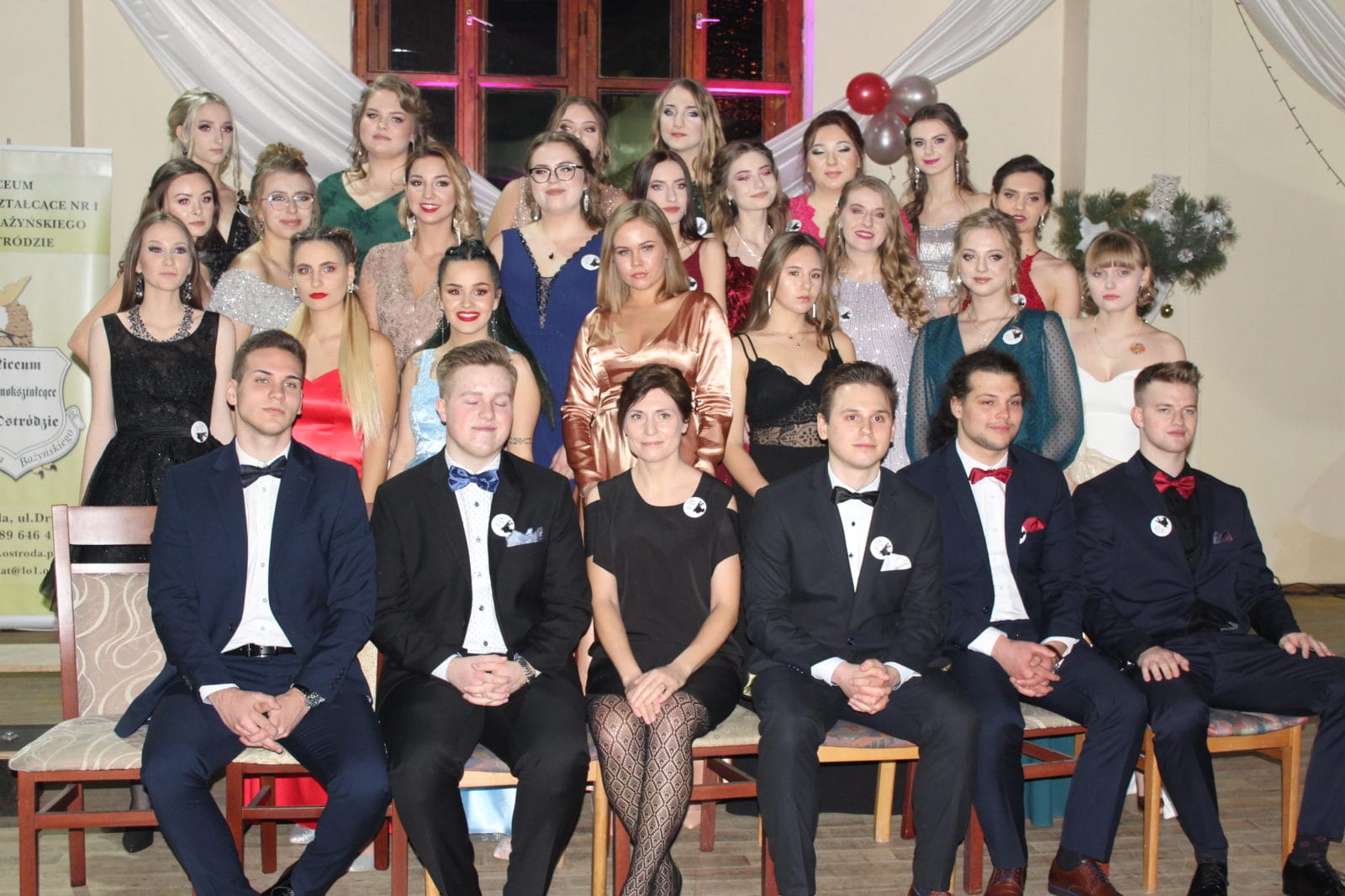 „TO BYŁ BAL, PIĘKNY BAL" - STUDNIÓWKA W "BAŻYNIAKU" 8 Klasa 3B Wych. Iwona Gesek