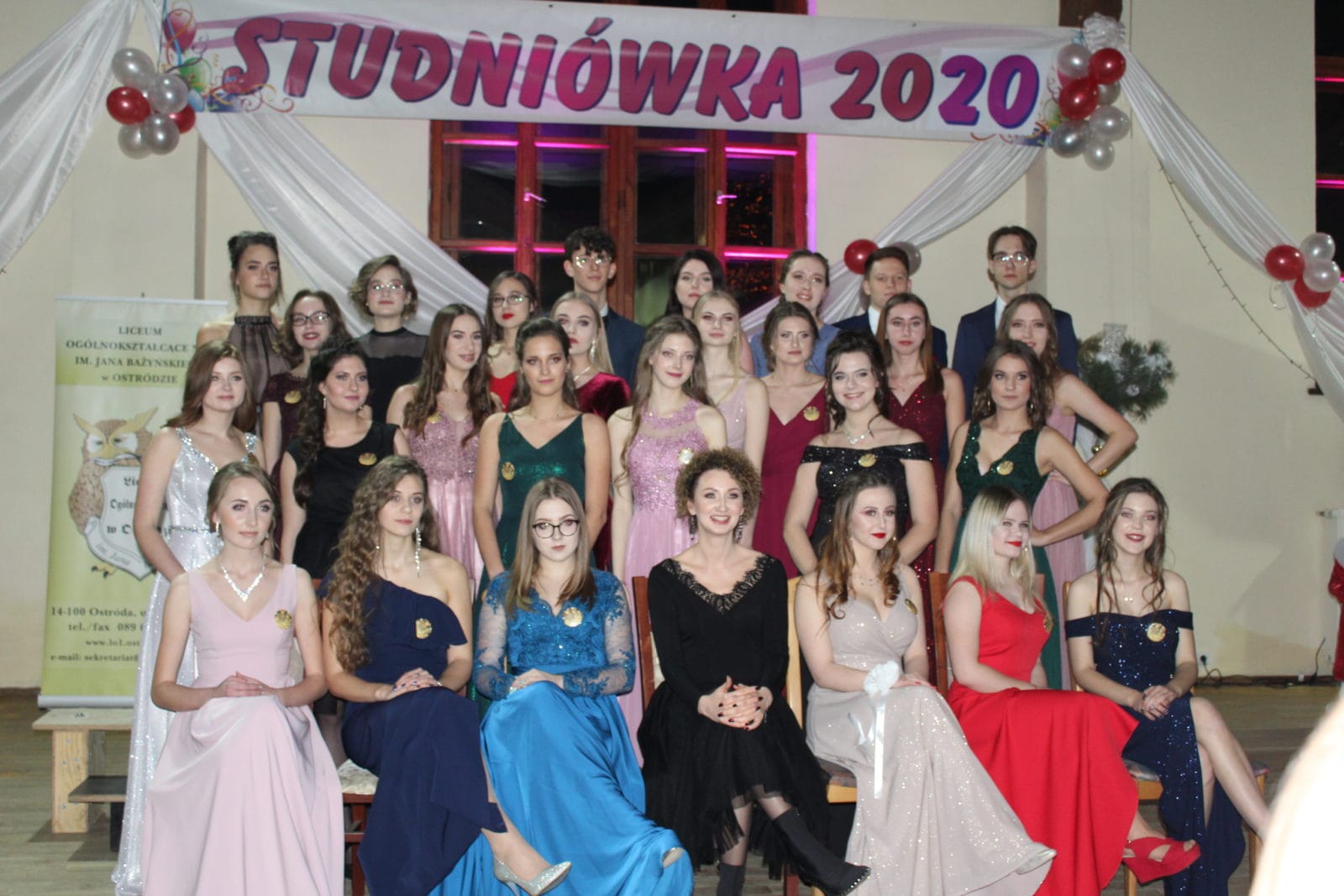 „TO BYŁ BAL, PIĘKNY BAL" - STUDNIÓWKA W "BAŻYNIAKU" 4 Klasa 3C Wych. Monika Szczepańska