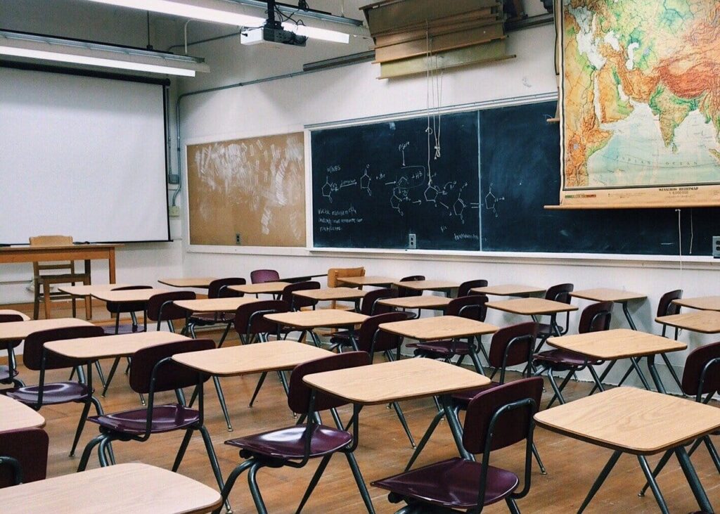 TERMINY I KRYTERIA REKRUTACJI DO PUBLICZNYCH PRZEDSZKOLI I SZKÓŁ PODSTAWOWYCH W GMINIE MIEJSKIEJ OSTRÓDA 13 classroom 2093744 1280