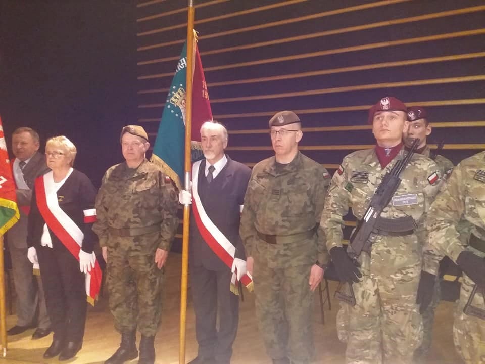 CZŁONKOWIE ZWIĄZKU SYBIRAKÓW W OSTRÓDZIE WZIĘLI UDZIAŁ W GALI PATRIOTYCZNEJ 27 85060792 10212731180994800 3577183153082597376 n — kopia