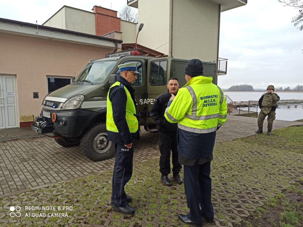 KONIEC AKCJI NA PRZYSTANI SOKOŁA, JEDEN Z ŁADUNKÓW ZDETONOWANO NA MIEJSCU 10 87438191 872305003213468 8570284657059299328 O
