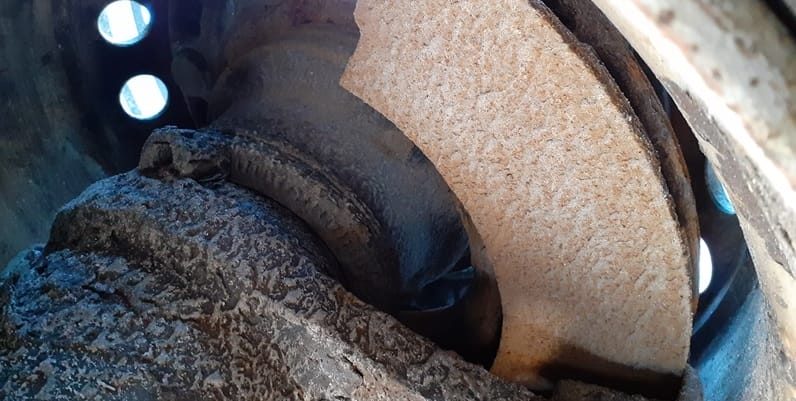 JEŹDZILI Z PĘKNIĘTYMI TARCZAMI HAMULCOWYMI. JEDNEGO ZATRZYMANO KOŁO MIŁOMŁYNA 5 Tarcza 2