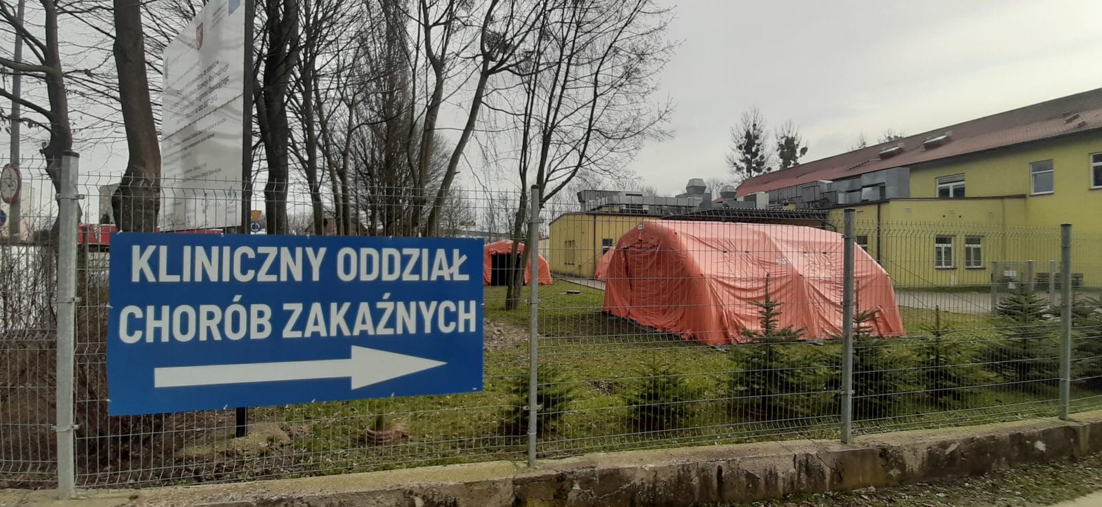 LICZBA OSÓB Z KORONAWIRUSEM W SZPITALU I OBJĘTYCH KWARANTANNĄ W POWIECIE 1 20200320 113712 1
