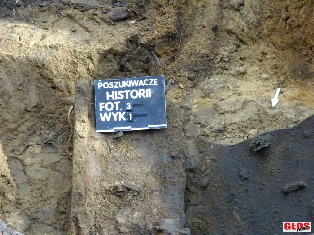 "POSZUKIWACZE HISTORII" WYDOBYLI KOŁO DĄBRÓWNA FRAGMENTY CZOŁGU T-34-85 3 Dsc08598