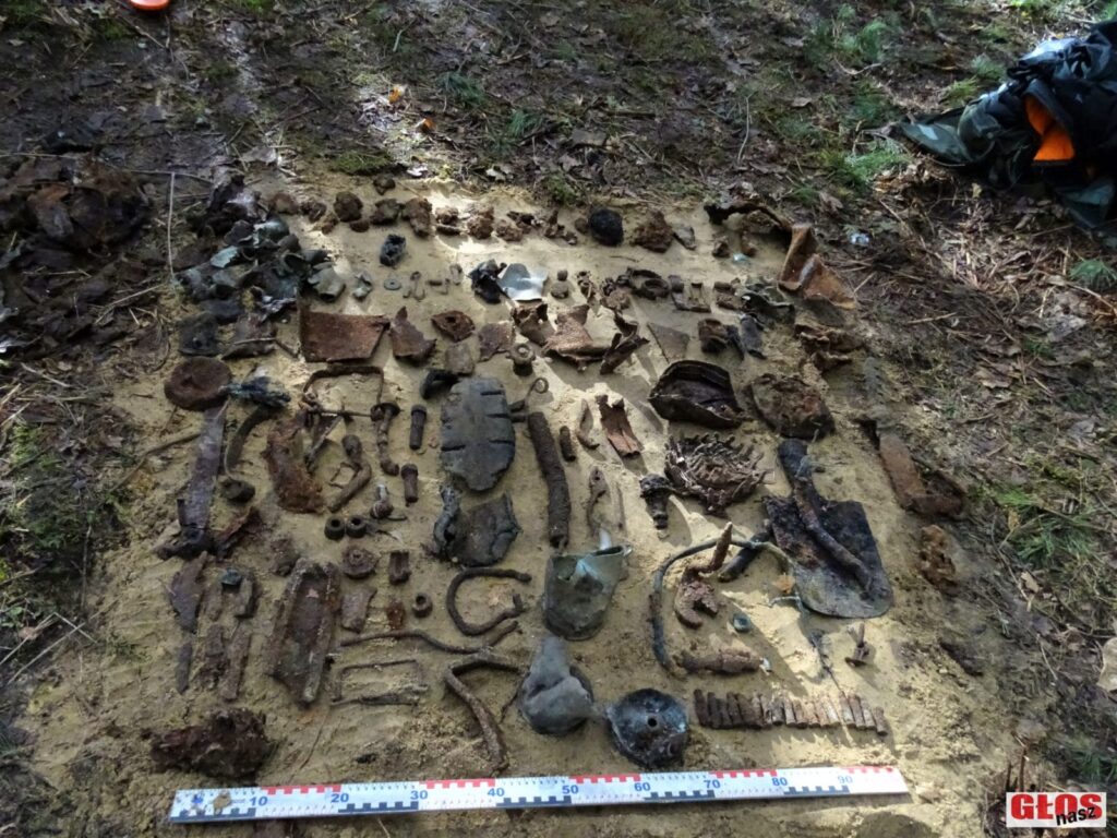 "POSZUKIWACZE HISTORII" WYDOBYLI KOŁO DĄBRÓWNA FRAGMENTY CZOŁGU T-34-85 5 Dsc08607