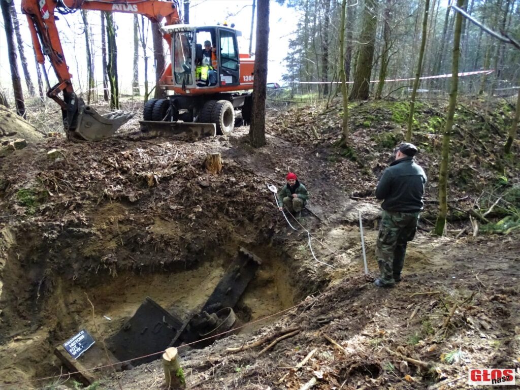 "POSZUKIWACZE HISTORII" WYDOBYLI KOŁO DĄBRÓWNA FRAGMENTY CZOŁGU T-34-85 8 Dsc08614