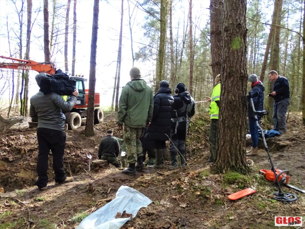"POSZUKIWACZE HISTORII" WYDOBYLI KOŁO DĄBRÓWNA FRAGMENTY CZOŁGU T-34-85 9 Dsc08616