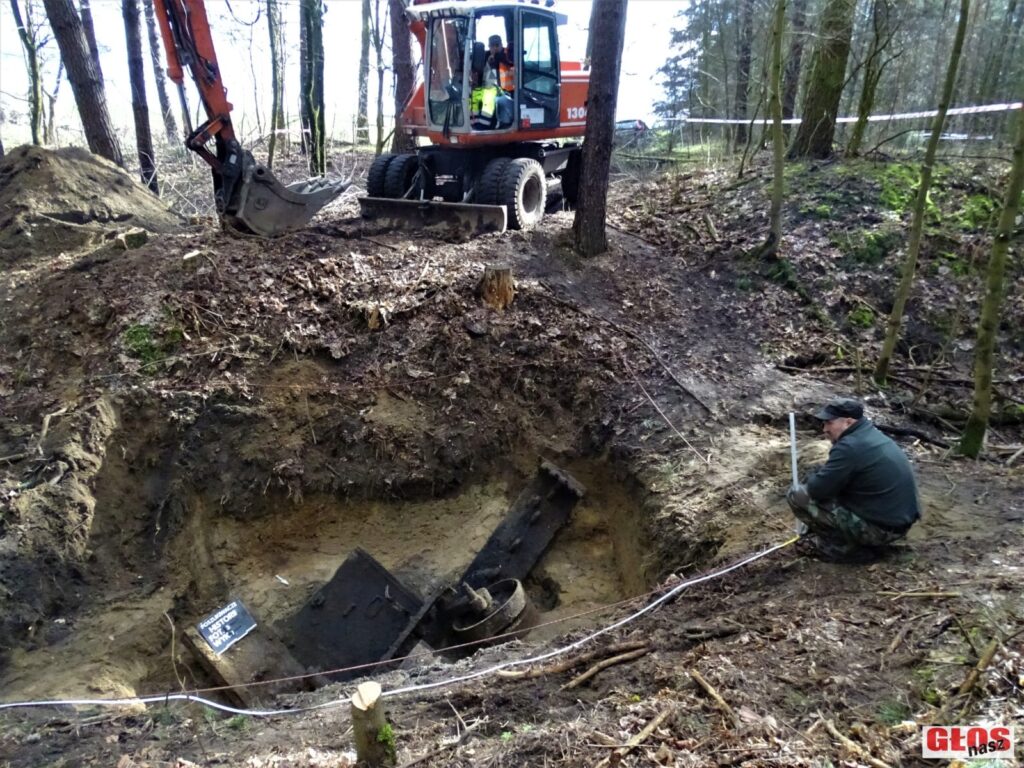 "POSZUKIWACZE HISTORII" WYDOBYLI KOŁO DĄBRÓWNA FRAGMENTY CZOŁGU T-34-85 11 Dsc08620
