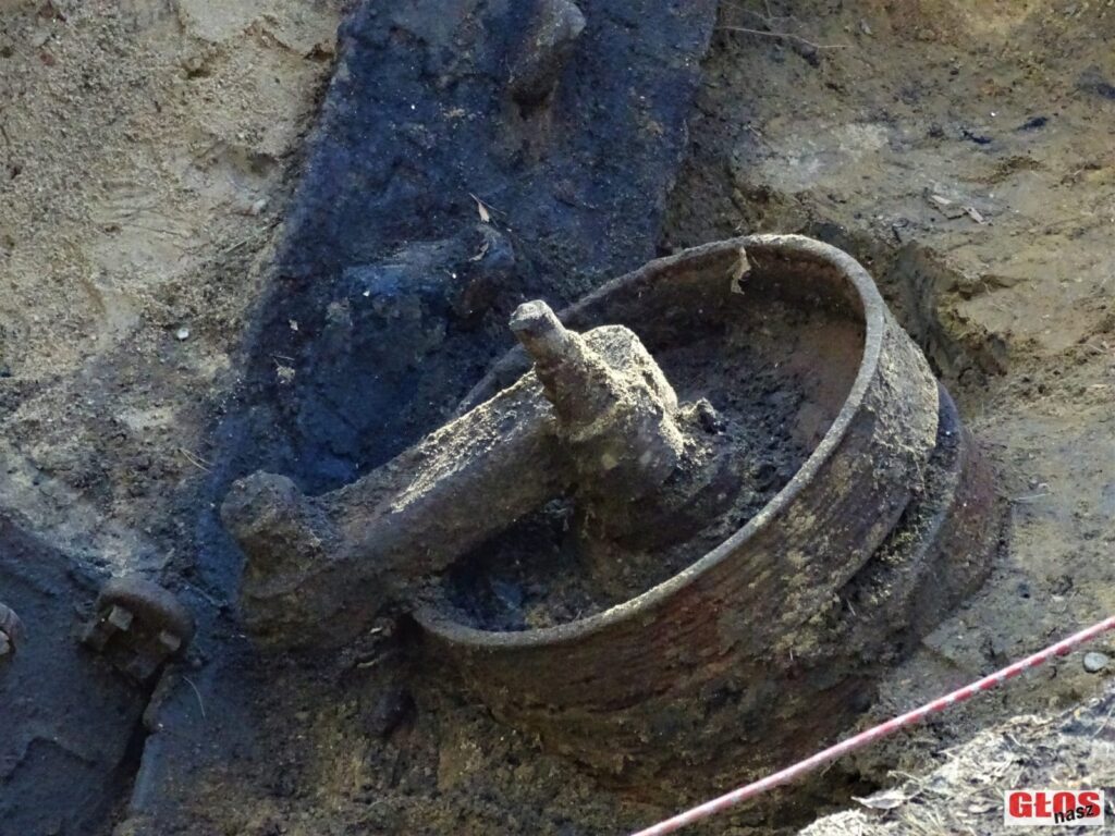 "POSZUKIWACZE HISTORII" WYDOBYLI KOŁO DĄBRÓWNA FRAGMENTY CZOŁGU T-34-85 17 Dsc08633