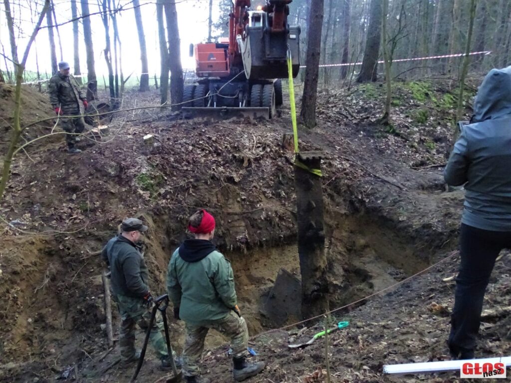 "POSZUKIWACZE HISTORII" WYDOBYLI KOŁO DĄBRÓWNA FRAGMENTY CZOŁGU T-34-85 20 Dsc08642