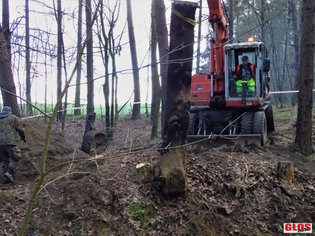 "POSZUKIWACZE HISTORII" WYDOBYLI KOŁO DĄBRÓWNA FRAGMENTY CZOŁGU T-34-85 22 Dsc08644
