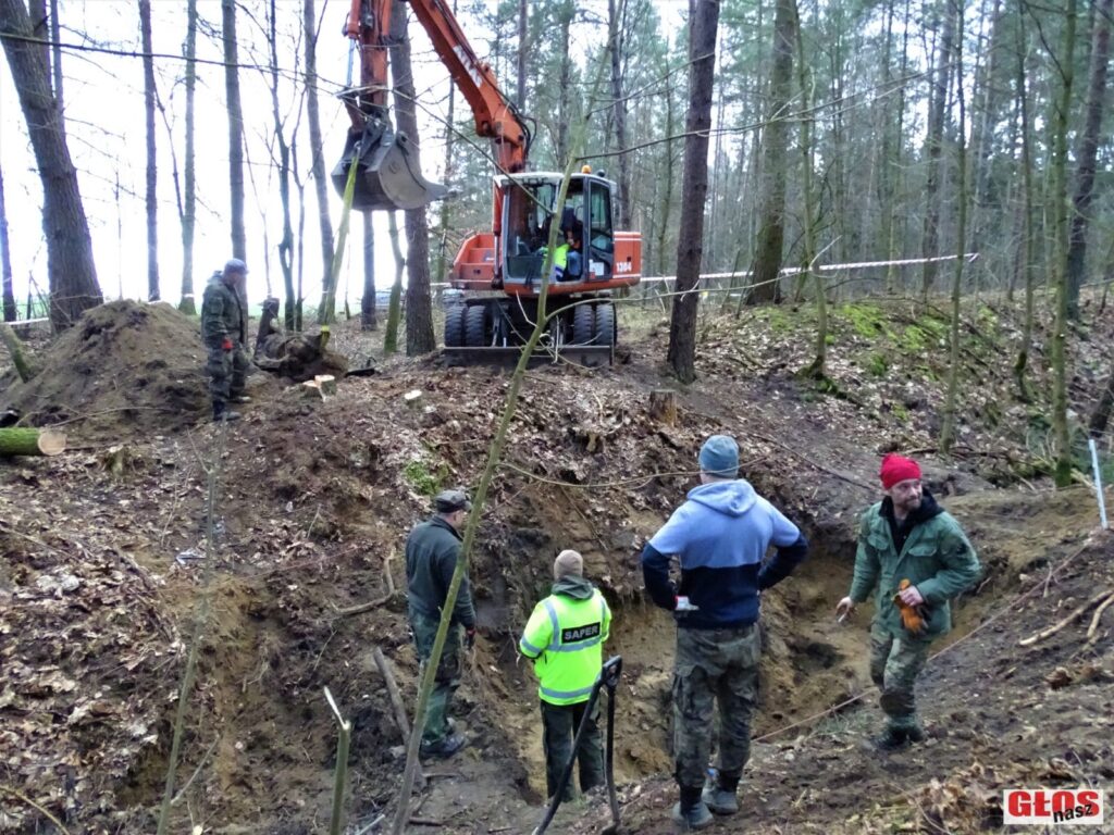 "POSZUKIWACZE HISTORII" WYDOBYLI KOŁO DĄBRÓWNA FRAGMENTY CZOŁGU T-34-85 23 Dsc08651