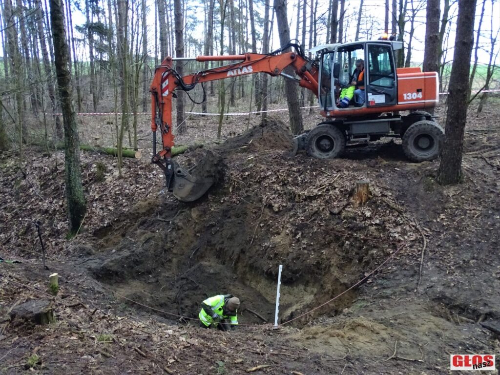 "POSZUKIWACZE HISTORII" WYDOBYLI KOŁO DĄBRÓWNA FRAGMENTY CZOŁGU T-34-85 28 Dsc08673