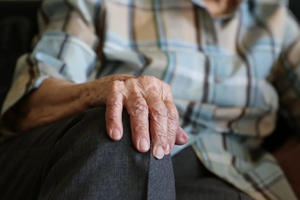 W KWIETNIU WYPŁATY "TRZYNASTEK" DLA EMERYTÓW I RENCISTÓW 1 Hands 1408480 960 720