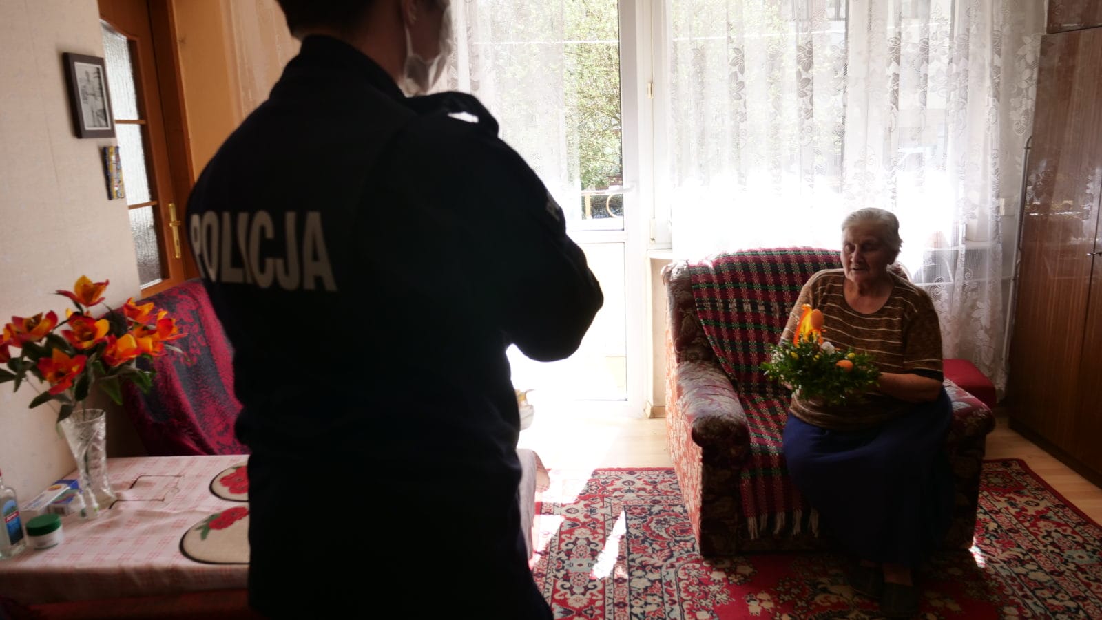 POLICJANCI ODWIEDZILI ALBINĘ DZIEDZIUL - WDOWĘ PO BOHATERZE WALK O MONTE CASSINO 1 100 153213 G