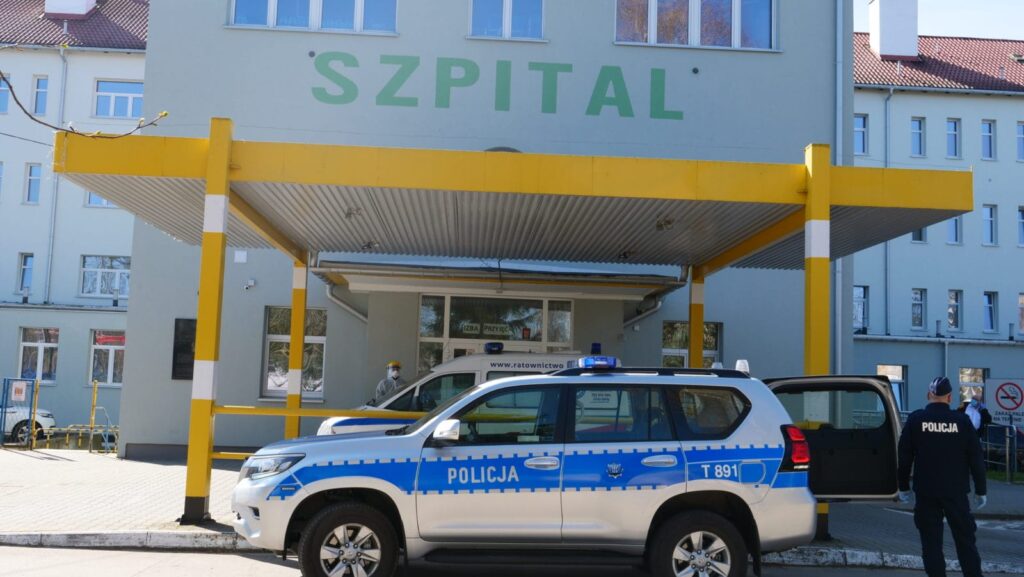 WŁASNORĘCZNIE ROBIONE PRZYŁBICE I ŚRODKI OCHRONY OD POLICJI W OSTRÓDZIE DLA SZPITALA 4 100 153229 G