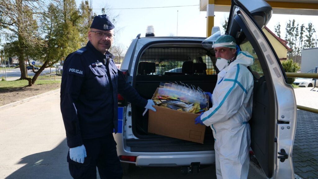 WŁASNORĘCZNIE ROBIONE PRZYŁBICE I ŚRODKI OCHRONY OD POLICJI W OSTRÓDZIE DLA SZPITALA 3 100 153230 G