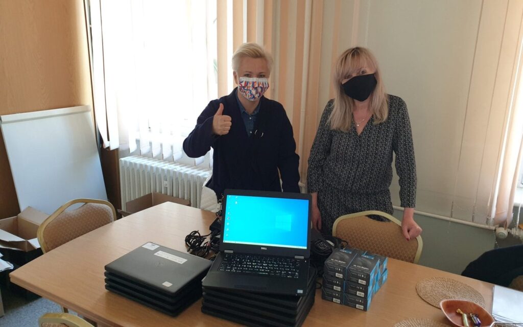 LAPTOPY Z PROGRAMU "ZDALNA SZKOŁA" TRAFIŁY JUŻ DO OSTRÓDZKICH SZKÓŁ! 17 94025965 915618928882075 4245408222422237184 o 1