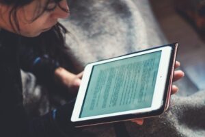 MORĄSKA BIBLIOTEKA ZAPRASZA DO WIRTUALNEJ CZYTELNI! 16 Ksiażka Online Czytanie