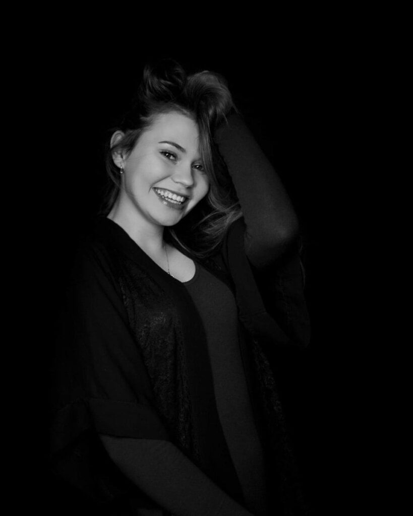 MARTYNA JARZĄBEK W CYKLU "MŁODZIEŻ Z PASJĄ" - PROJEKCIE INTERNATU EKONOMIKA 11 Martyna Jarząbek