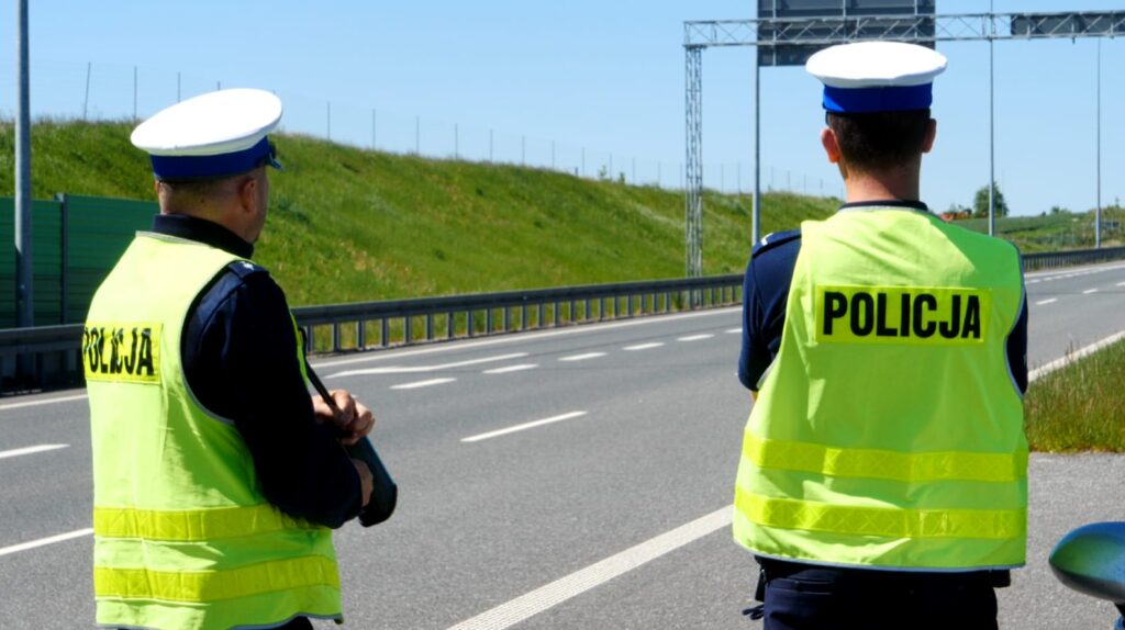 BEZ WYPADKÓW NA DROGACH POWIATU W WEEKEND, ALE ZA SZYBKO I Z PROMILAMI 13 100 155258 g