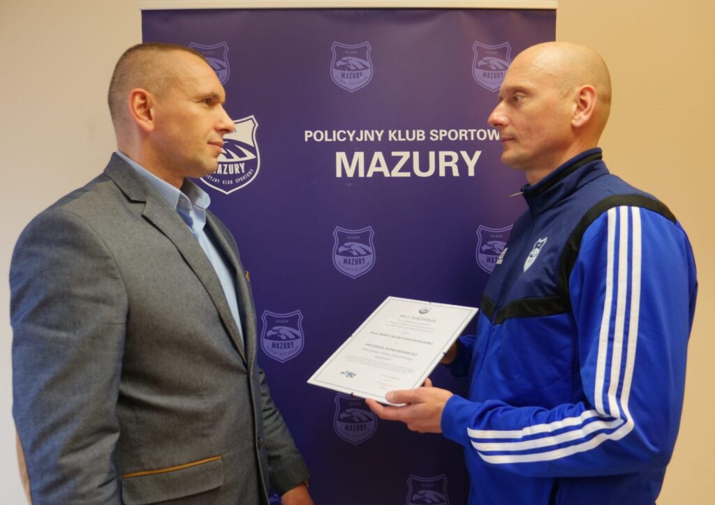 POLICYJNY KLUB SPORTOWY MAZURY UHONOROWAŁ SWOICH CZŁONKÓW I OSOBY ZASŁUŻONE 4 100 155512 G