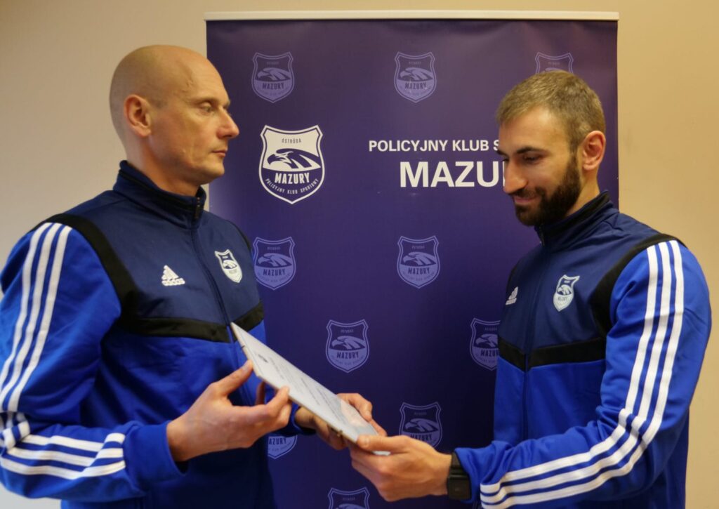 POLICYJNY KLUB SPORTOWY MAZURY UHONOROWAŁ SWOICH CZŁONKÓW I OSOBY ZASŁUŻONE 5 100 155513 G