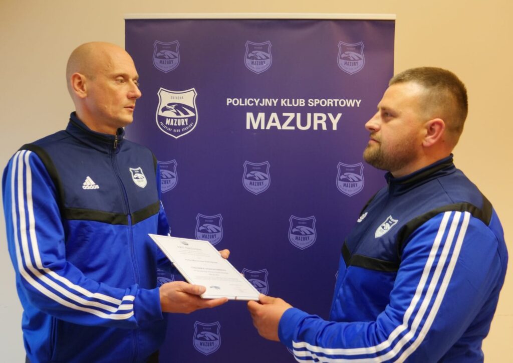 POLICYJNY KLUB SPORTOWY MAZURY UHONOROWAŁ SWOICH CZŁONKÓW I OSOBY ZASŁUŻONE 6 100 155514 G