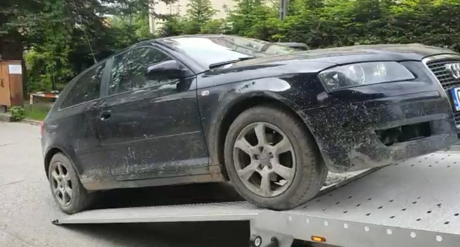 POBILI, WRZUCILI DO BAGAŻNIKA I WYWIEŹLI KILKADZIESIĄT KILOMETRÓW OD DOMU 2 100 155623