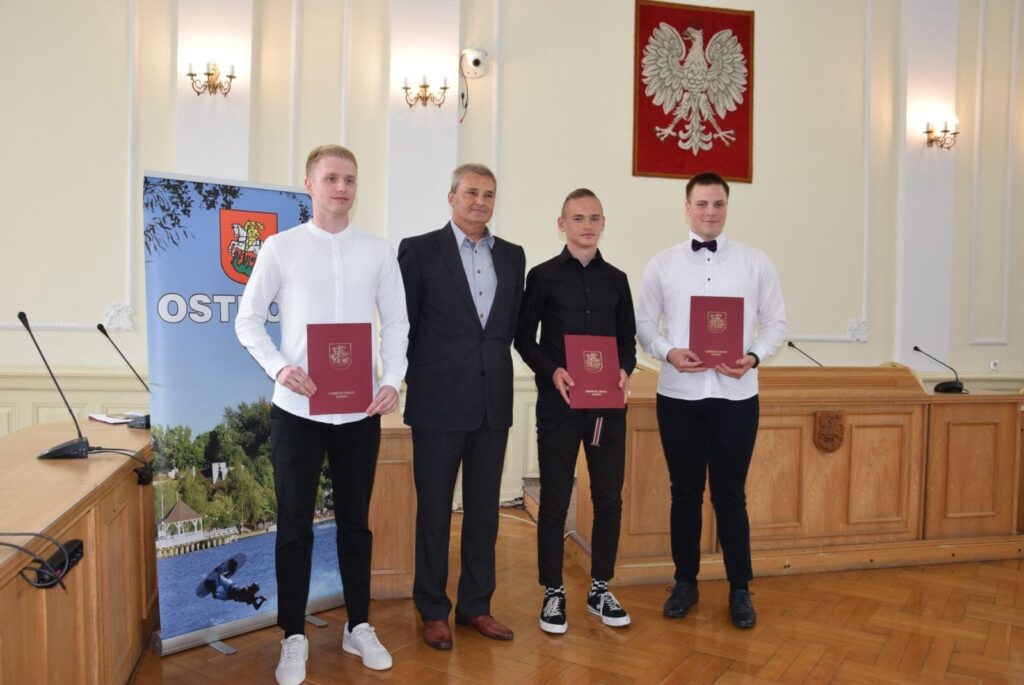 NAGRODY DLA OSTRÓDZKICH SPORTOWCÓW ZA SZCZEGÓLNE OSIĄGNIĘCIA 11 103322225 949957792114855 3533535045280426964 O