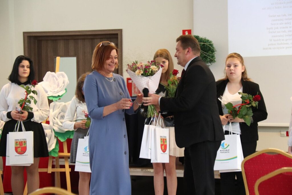 MICHALINA KULESZA LAUREATKĄ KONKURSU "OŚMIU WSPANIAŁYCH" W GMINIE OSTRÓDA 11 103969141 3010516129043884 2006283189226411884 O