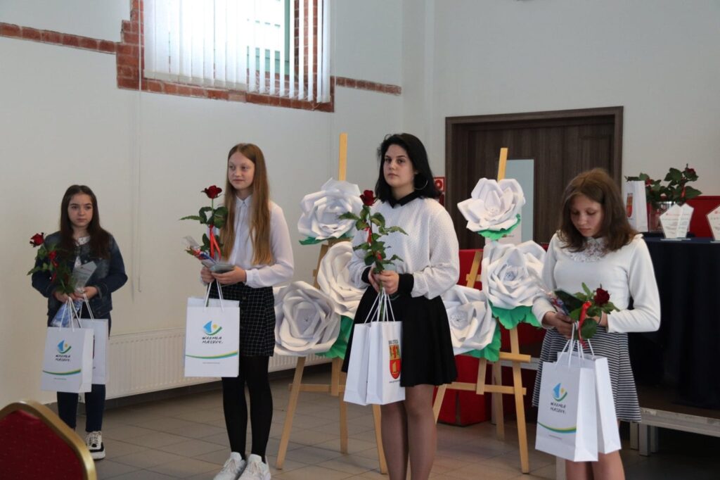 MICHALINA KULESZA LAUREATKĄ KONKURSU "OŚMIU WSPANIAŁYCH" W GMINIE OSTRÓDA 13 104010170 3010513959044101 5410389768577615744 O