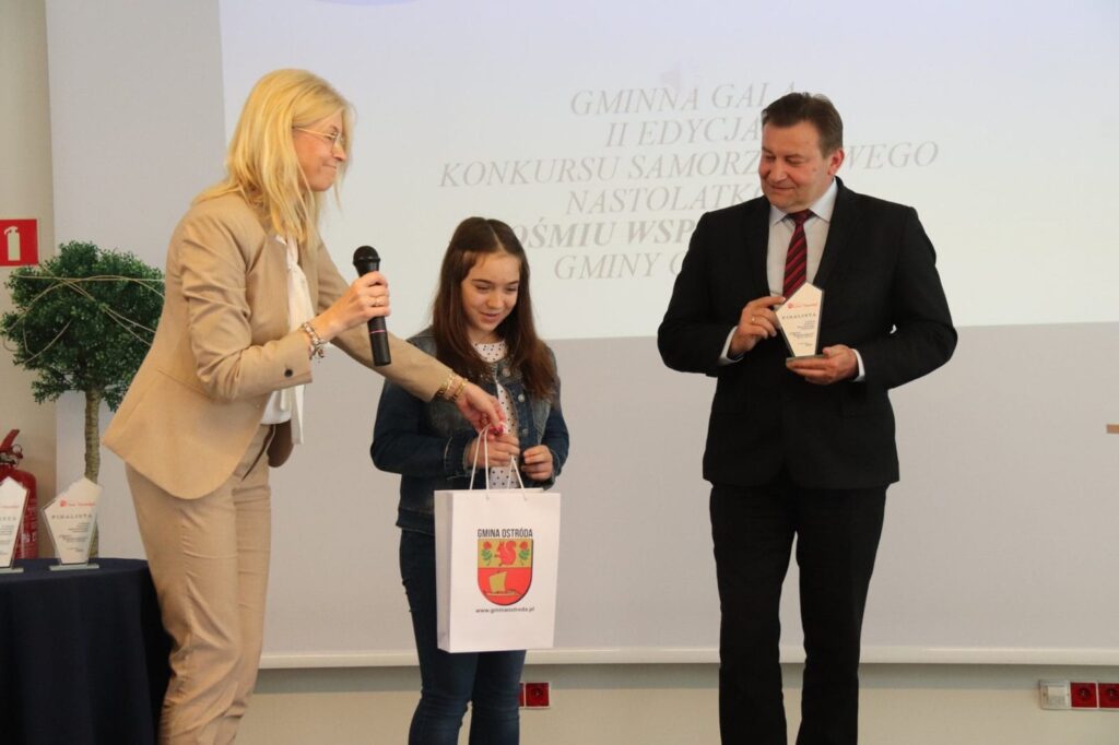 MICHALINA KULESZA LAUREATKĄ KONKURSU "OŚMIU WSPANIAŁYCH" W GMINIE OSTRÓDA 14 104115583 3010513129044184 1120126931786167660 O
