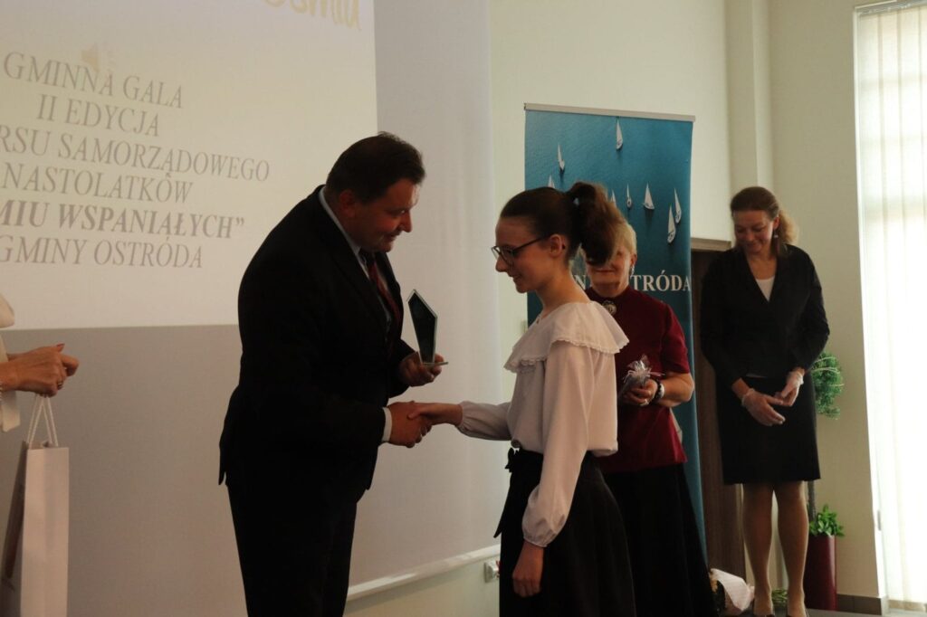 MICHALINA KULESZA LAUREATKĄ KONKURSU "OŚMIU WSPANIAŁYCH" W GMINIE OSTRÓDA 10 83008139 3010514372377393 8583107848038684086 O