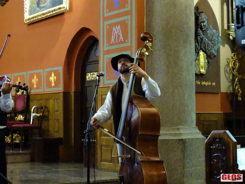 BURZOWO NA MOLO I GÓRALSKA MUZYKA W KOŚCIELE CZYLI KULTURALNY WEEKEND ZA NAMI 13 Dsc09930