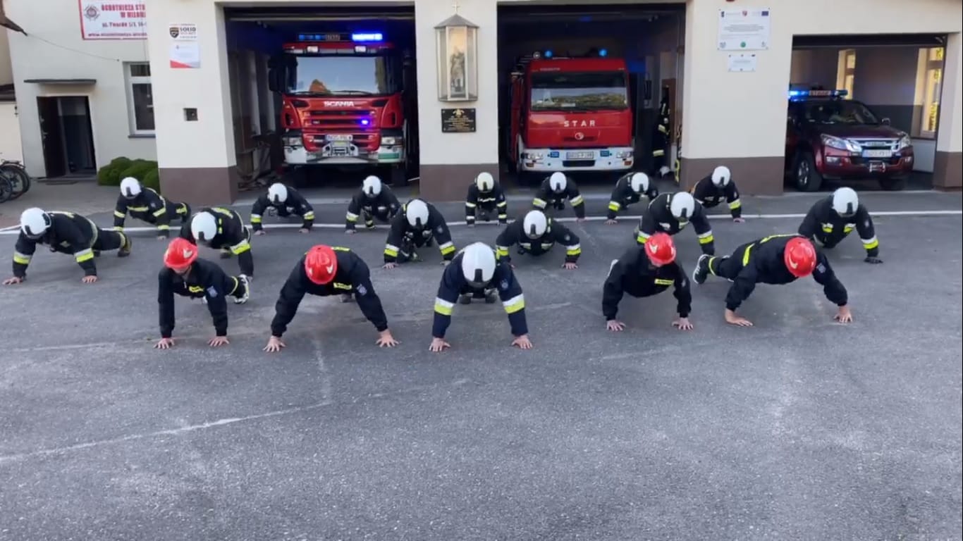 STRAŻACY Z MIŁOMŁYNA ROBIĄ POMPKI DLA CHOREGO WOJTUSIA (VIDEO) 1 Osp Miłomłyn Gaszyn