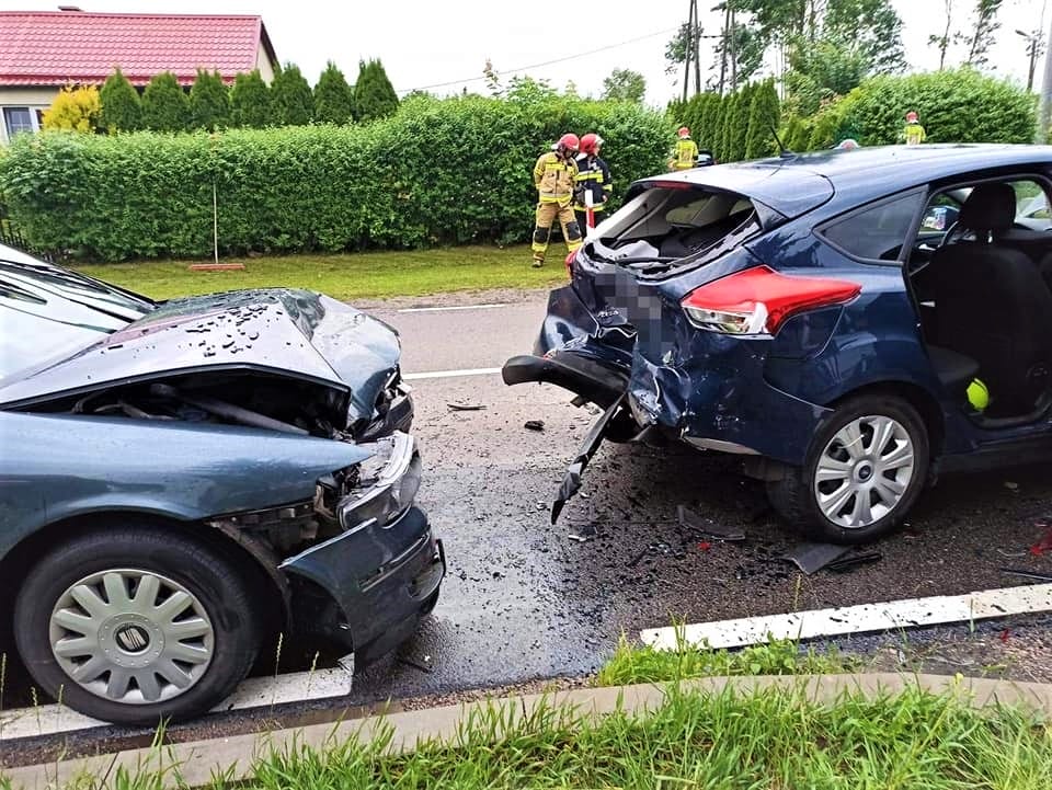 SEAT NAJECHAŁ NA TYŁ FORDA W BAŁCYNACH (GMINA OSTRÓDA) 1 106699595 1928108240657922 4426099094272238913 N