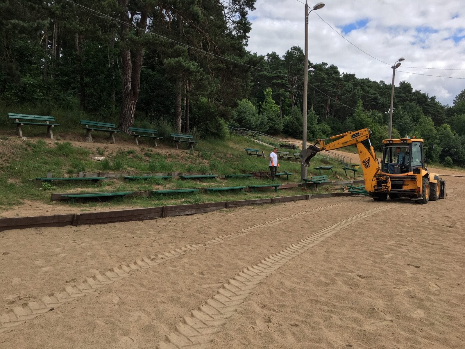 TRWA WYMIANA ŁAWEK NA PLAŻY MIEJSKIEJ PRZY JEZIORZE SAJMINO 1 110568206 982042158906418 2801765413484177585 O