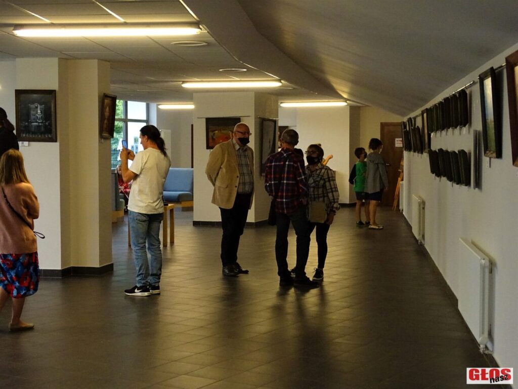 WERNISAŻ I OTWARCIE WYSTAWY MALARSTWA POCHODZĄCEGO Z OSTRÓDY KRZYSZTOFA IWINA 28 Dsc00692