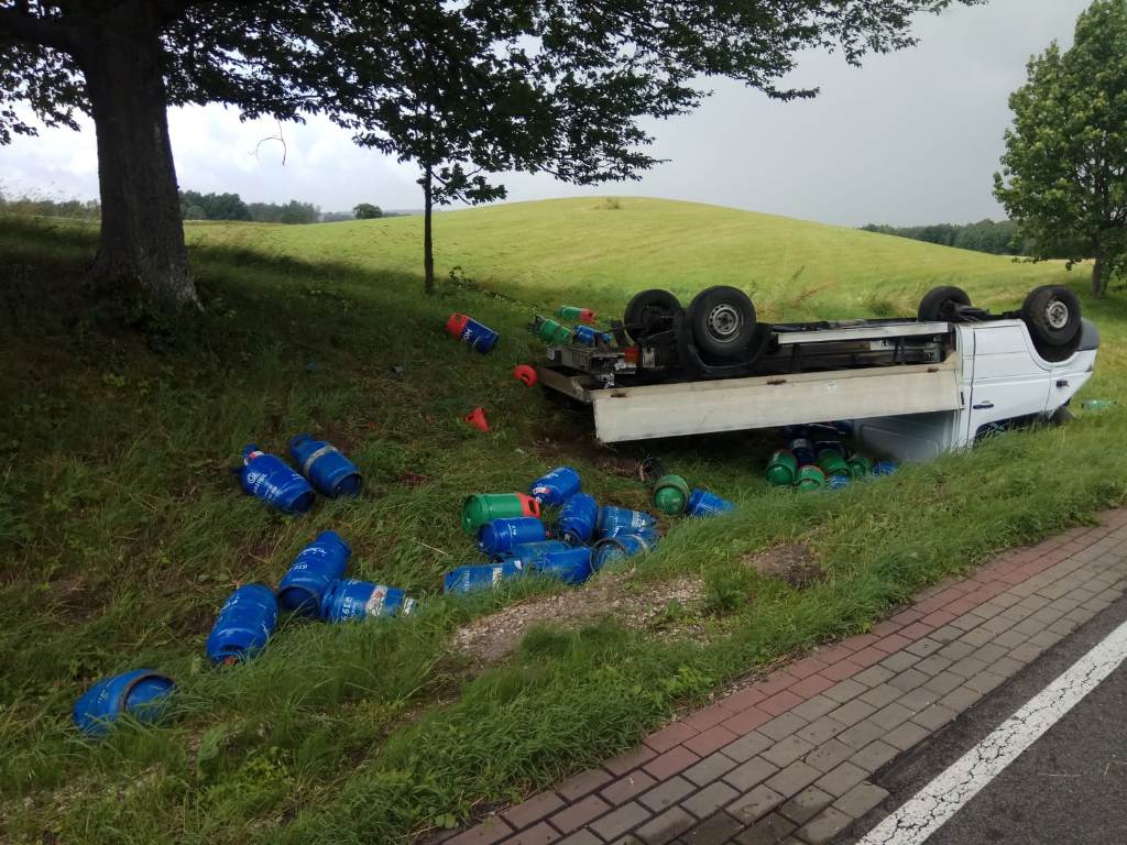 SAMOCHÓD Z BUTLAMI Z GAZEM DACHOWAŁ NA DK15 - WIĘCEJ INFO (VIDEO+FOTO) 4 Img 20200708 Wa0003