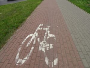 ŚCIEŻKA ROWEROWA DO JEŻDŻENIA, CHODNIK DO CHODZENIA - PROSTE, ALE NIE CAŁKIEM 23 Sciezka Rowerowa
