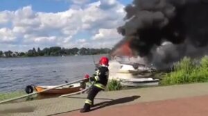 DRAMAT NA JEZIORZE DRWĘCKIM - PŁONĘŁY ŁÓDKI, RANNE DZIECI (VIDEO+FOTO) 18 Slijder2