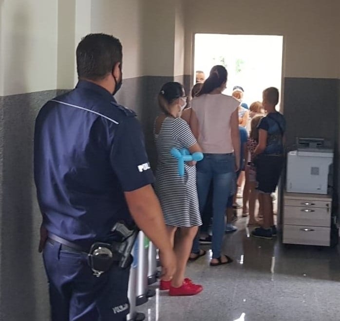 DZIECI ODWIEDZIŁY POLICJANTÓW Z POSTERUNKU W ŁUKCIE 3 100 158546