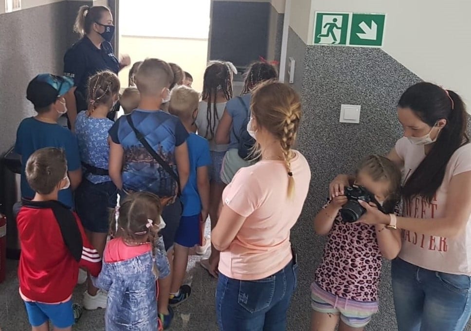 DZIECI ODWIEDZIŁY POLICJANTÓW Z POSTERUNKU W ŁUKCIE 2 100 158547