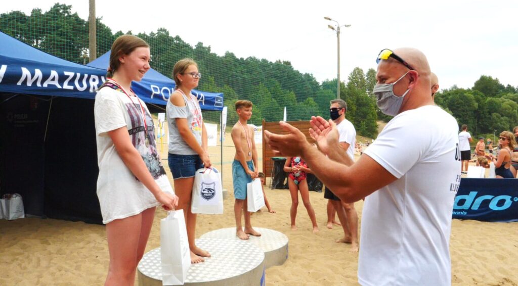 BEZPIECZNE WAKACJE - SPORTOWA PLAŻA 2020 NAD JEZIOREM SAJMINO (VIDEO) 3 100 160063 G
