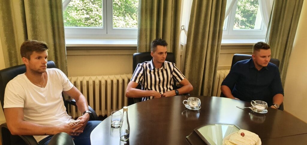 BURMISTRZ SPOTKAŁ SIĘ ZE WSPÓŁAUTORAMI SPORTOWYCH SUKCESÓW W OSTATNICH TYGODNIACH 7 117200486 991605001283467 6969312226944317555 O