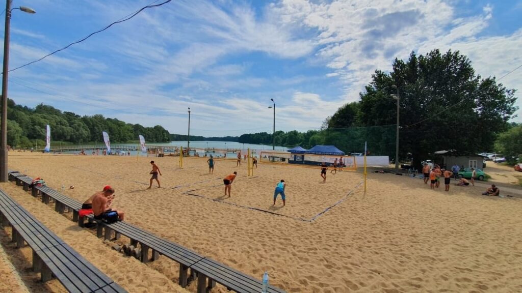 MATEUSZ JAWORSKI I KUBA MICHALAK ZWYCIĘZCAMI IV TURNIEJU SIATKÓWKI PLAŻOWEJ NAD JEZIOREM SAJMINO 4 118264700 2610763429147422 263095231988094339 O
