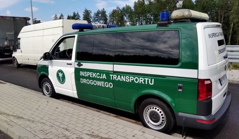 ZATRZYMANO DOSTAWCZAKA W FATALNYM STANIE. AUTO BEZ BADAŃ OD 2017 I DOWODU OD 2018 ROKU 2 Bus Stan 28.08.2020 Nr4