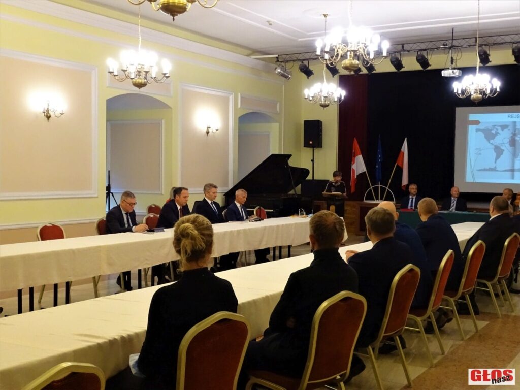 SKWER Z FONTANNĄ RYBAKA OD DZIŚ NOSI NAZWĘ "KPT. KRYSTYNY CHOJNOWSKIEJ-LISKIEWICZ"! 6 Dsc02374